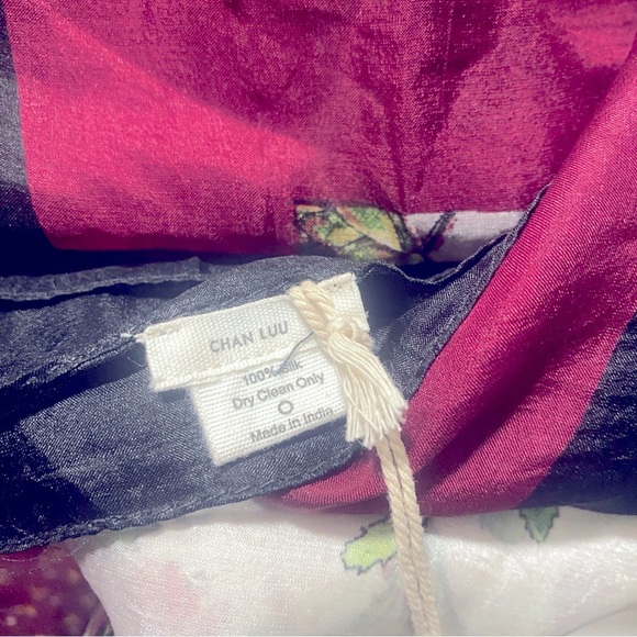 NWT Chan Luu 100% Silk Floral Large Designer Scarf Made in India - Picture 4 of 5